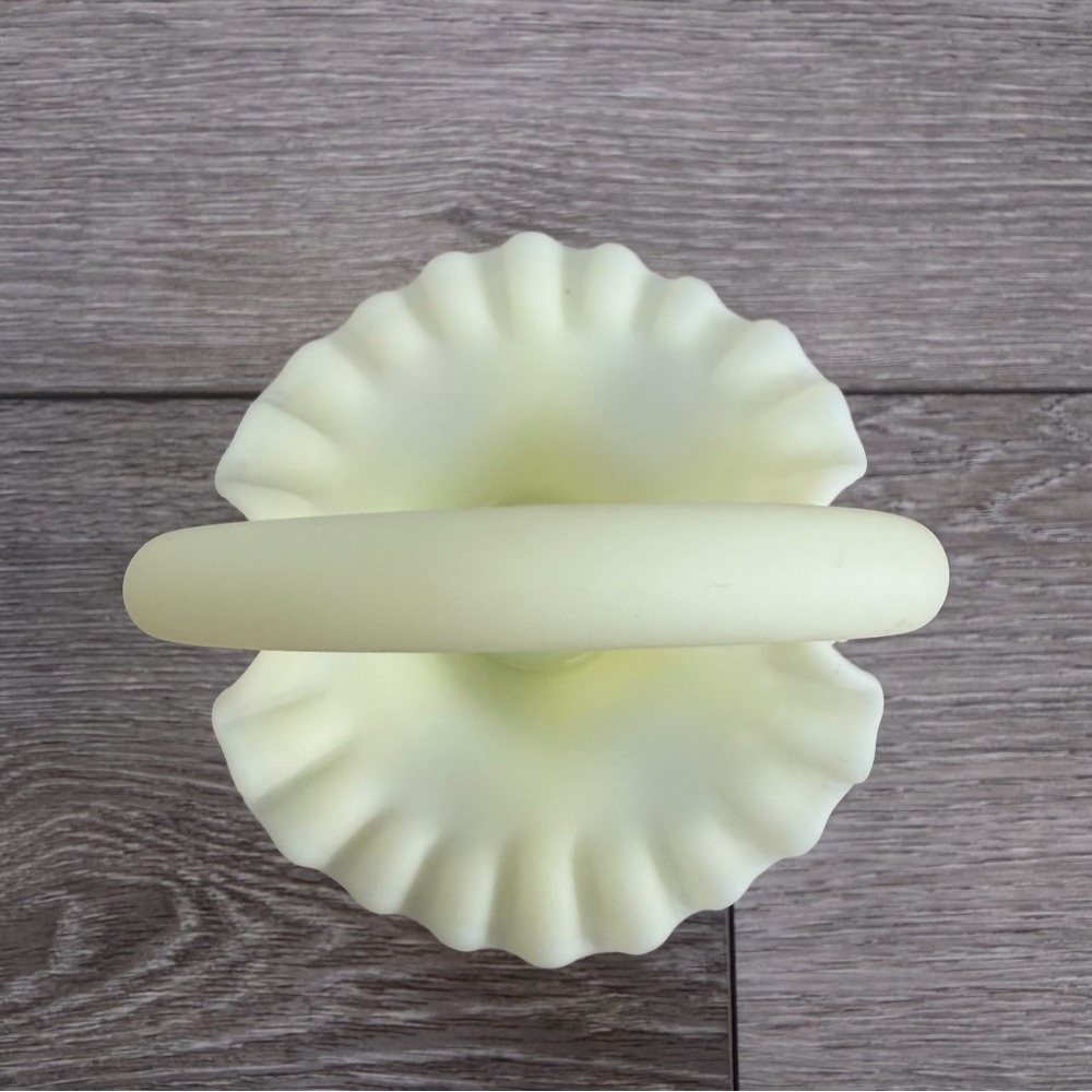 FENTON VINTAGE URANIUM GLASS CUSTARD SATIN RUFFLED BASKET W HAND PAINTED FLOWER - Picture 6 of 12